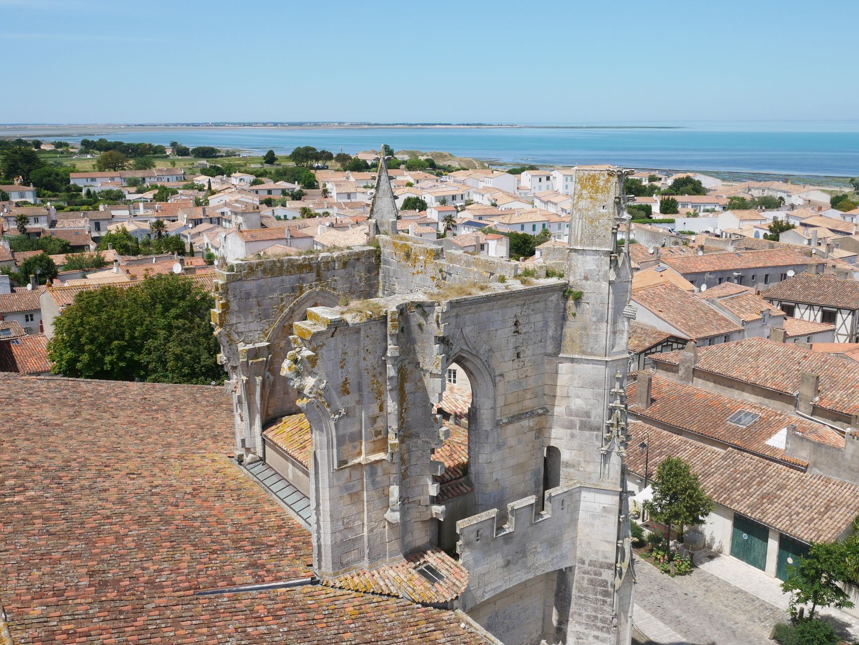 Bâchage de toiture équipe à Ajaccio